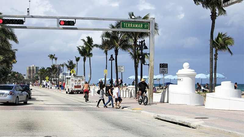 pedestrians safely crossing Ft Lauderdale street with no accidents