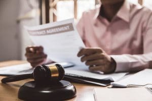 Criminal Defense Attorney vs Personal Injury Lawyer